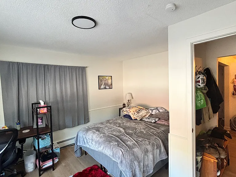 1433 4th St NE #1 — Photo 4