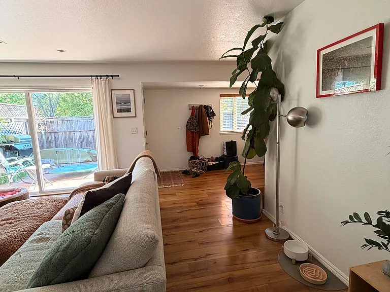 405 Woodbine Way — Photo 5