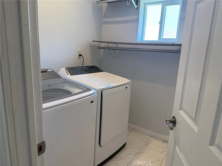 20324 Oxnard St — Photo 7