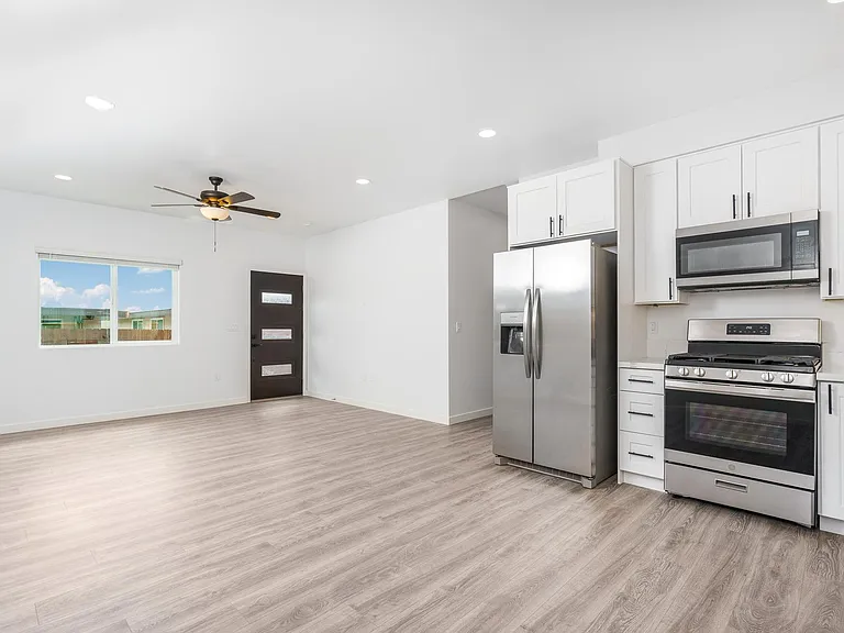 4564 Sauk Ave — Photo 4