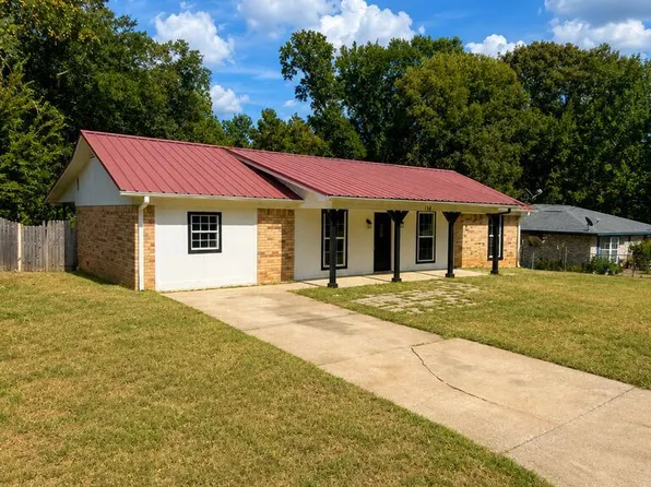 114 Buttermilk Dr, Palestine, TX 75803
