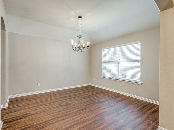 5th image of 612 Cove Ct
