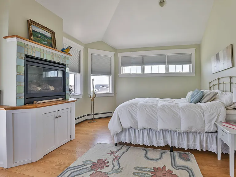 246 Northern Blvd — Photo 15