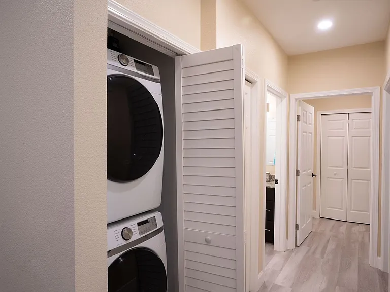 Pacific Heights Apartments — Photo 13