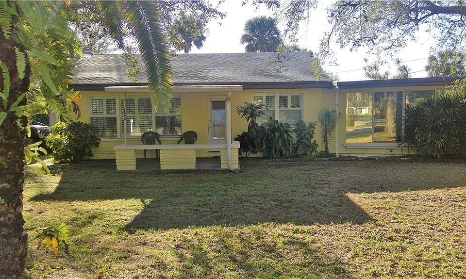 1st image of 1595 32nd Ave