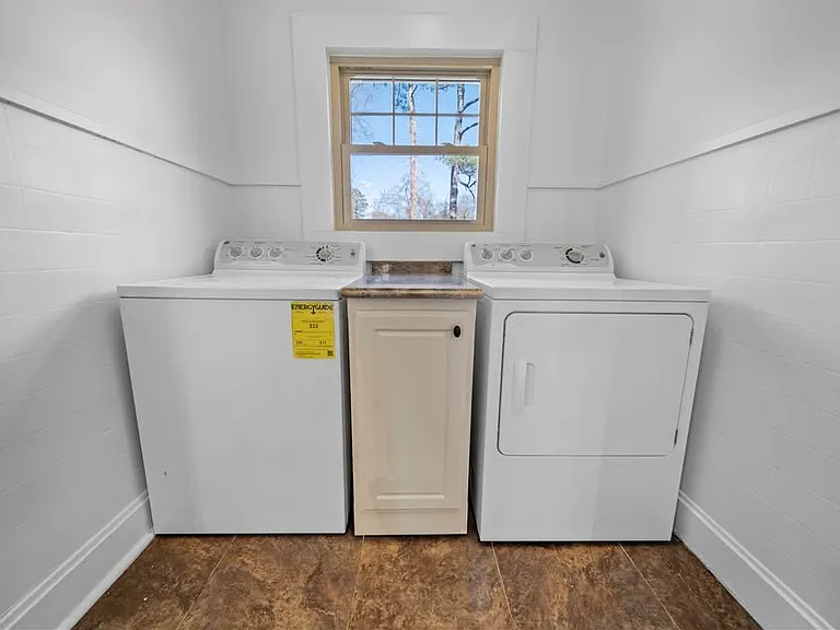 210 E Dobbs St — Photo 21