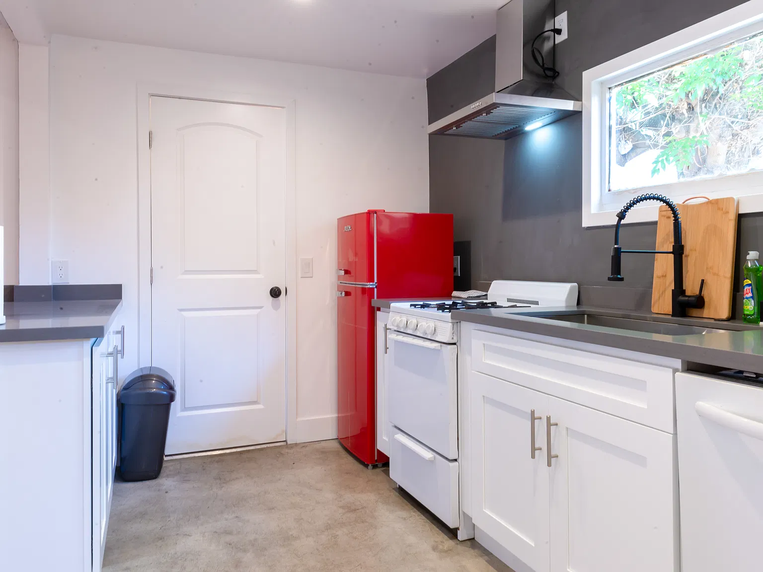 11008 1/2 S Mansel Ave — Photo 4
