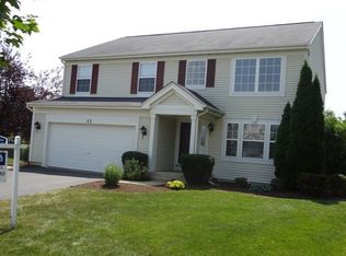 13 Avalon Ct, Cary, IL 60013