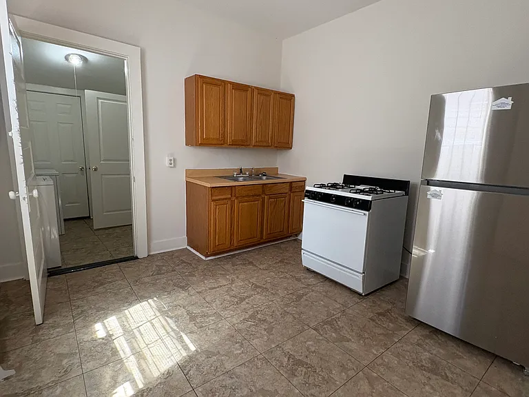 1122 Hillary St — Photo 4