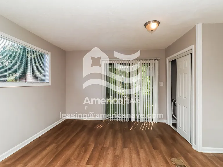 1542035_003_dining_room_4.jpg