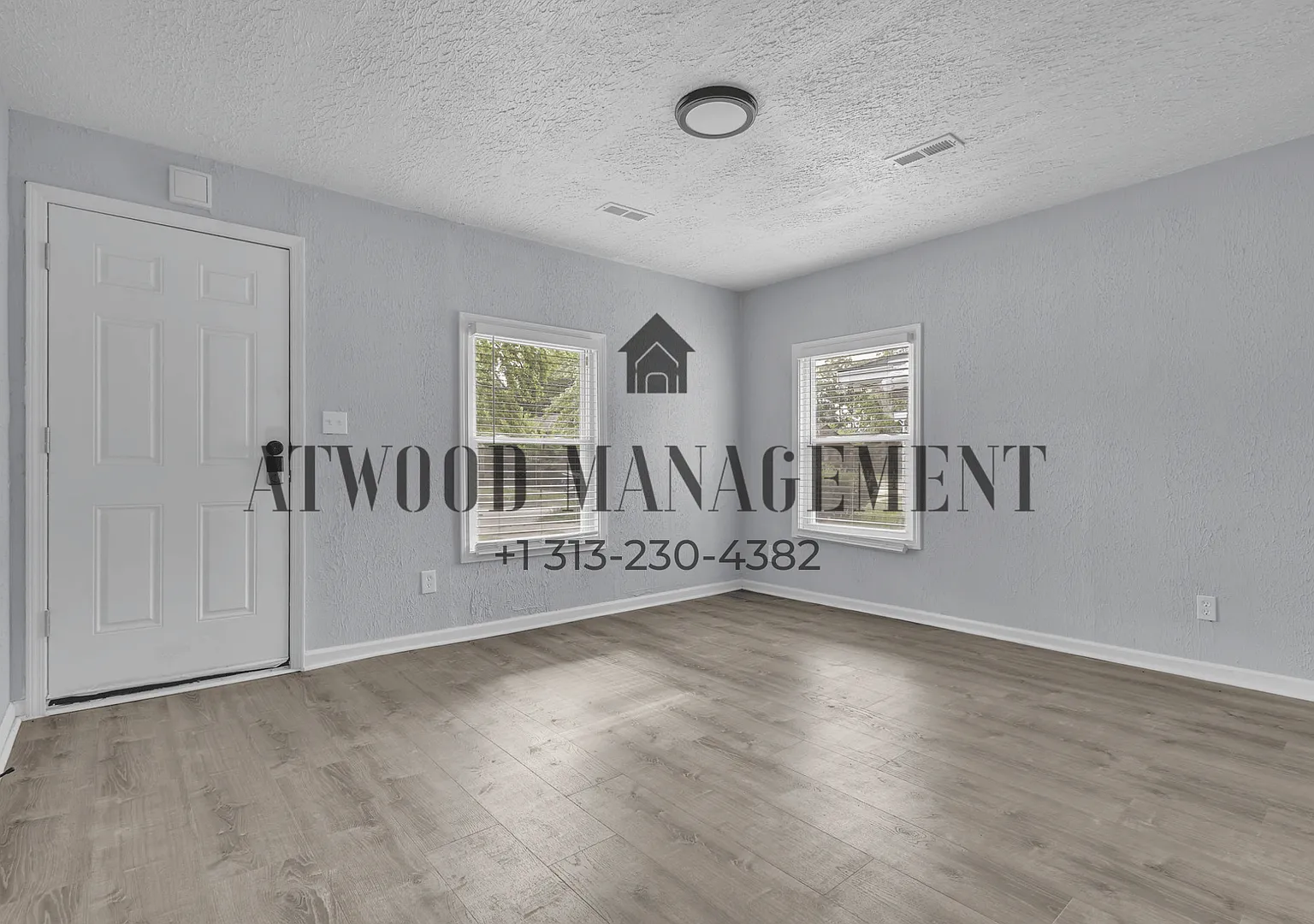 This beautifully updated 4-bedroom, 1-bath single-family home is ready for move-in! — Photo 2