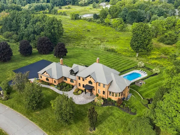 3 Wyndemere Dr, Southborough, MA 01772