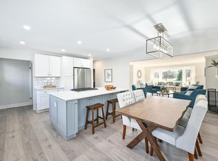 8033 N Santa Monica Blvd, Fox Pt, WI 53217