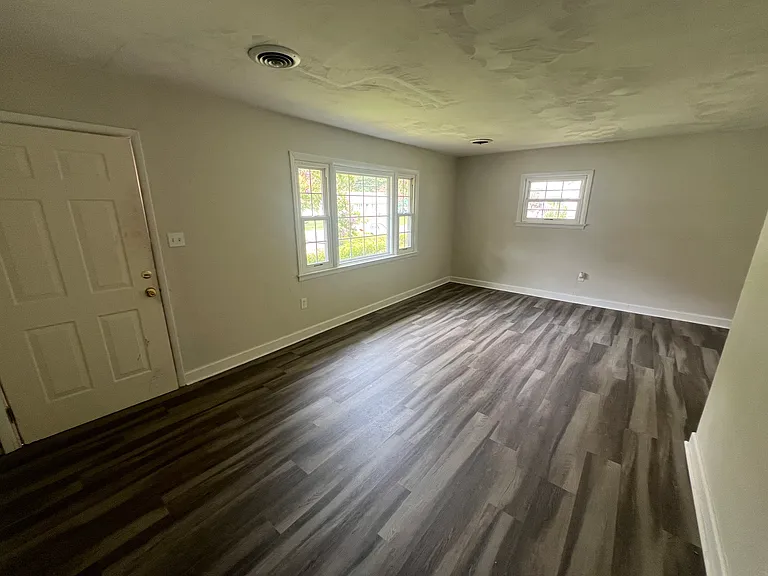 204 Woodhaven Rd — Photo 5