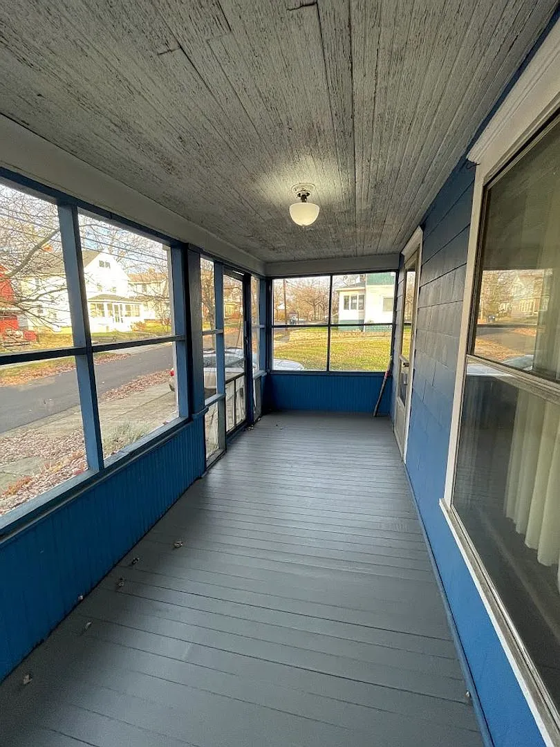 Three bedroom one bathroom home for rent — Photo 2