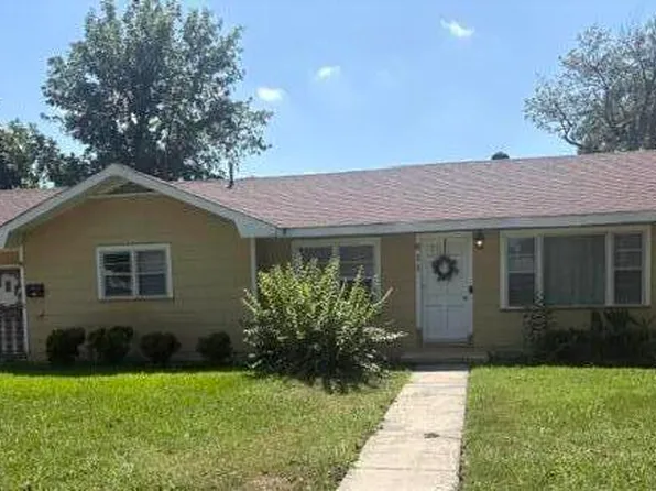 611 W McCorkle Cir, Greenville, MS 38703