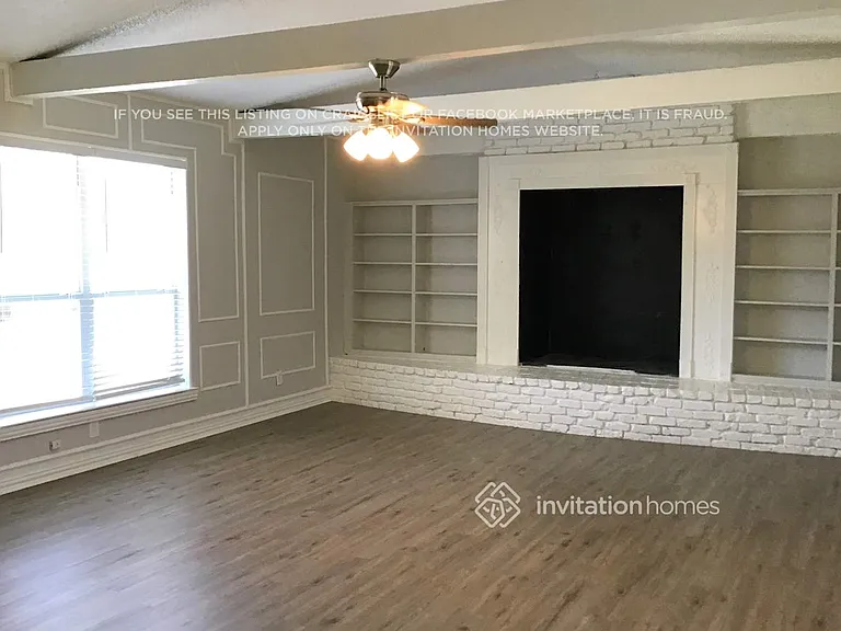 436 Lexington Ln — Photo 3