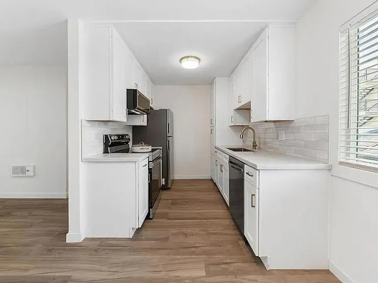 3825 Van Dyke Ave #3 — Photo 10