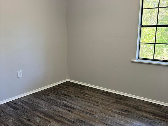 5th image of 477 W Broad St