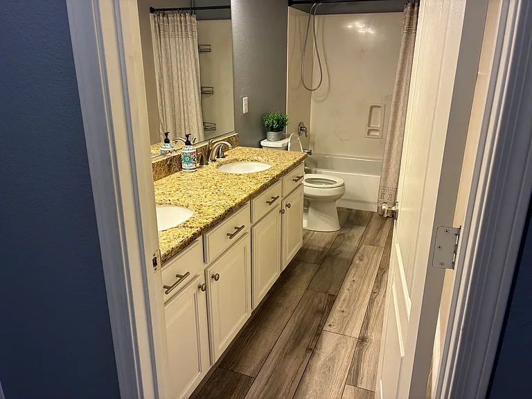 9237 W Irma Ln — Photo 32