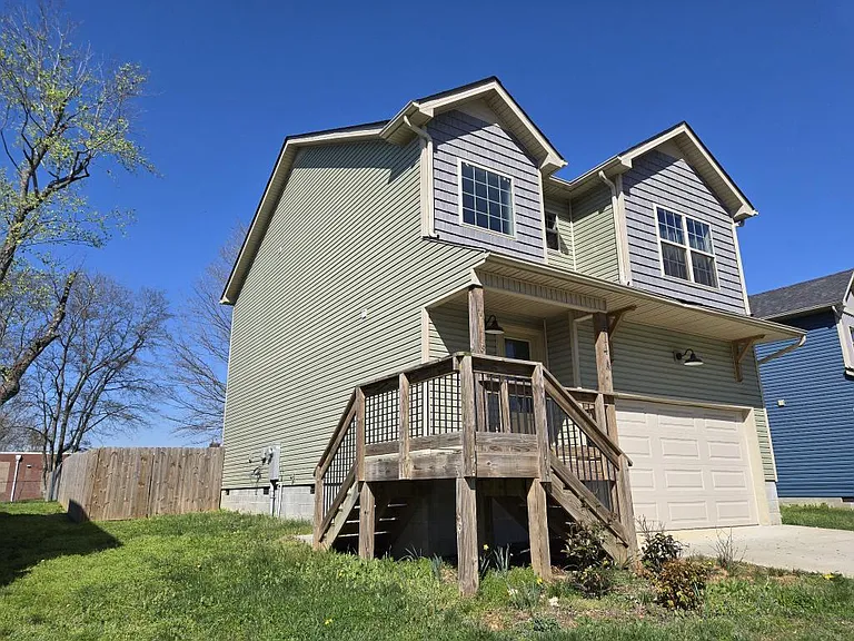 414 Oak St — Photo 3