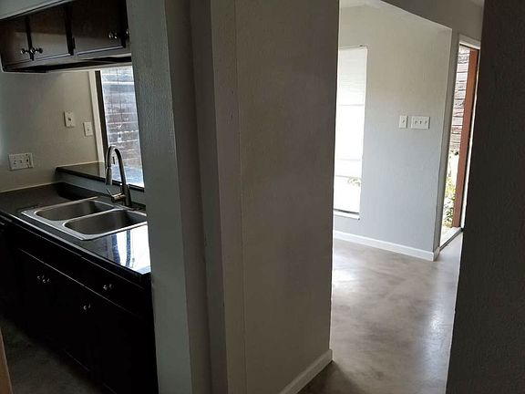 5th image of 2903 Parker Ln #B