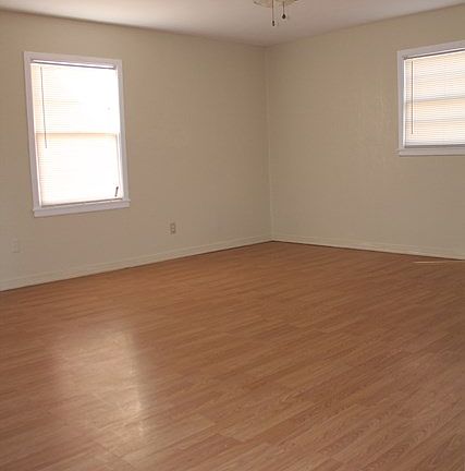 2nd image of 2505 Crown Ave