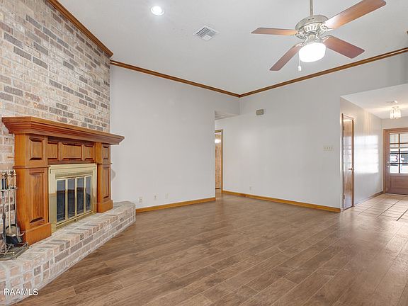 3rd image of 312 Wallingsford Cir