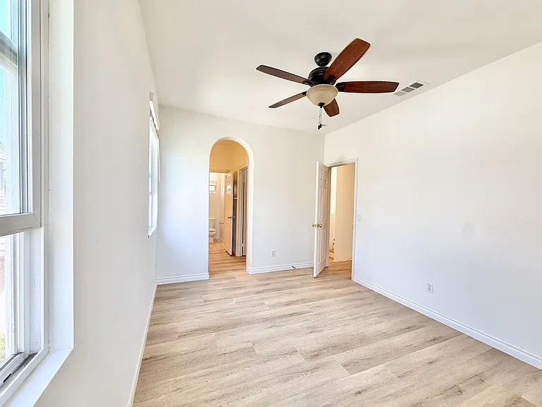 13835 Kerry Ln — Photo 18