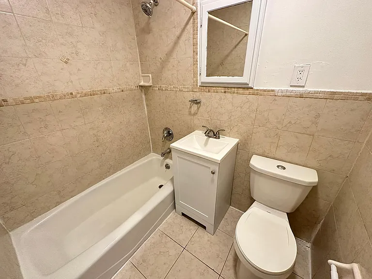 23 E 17th St #5 — Photo 4