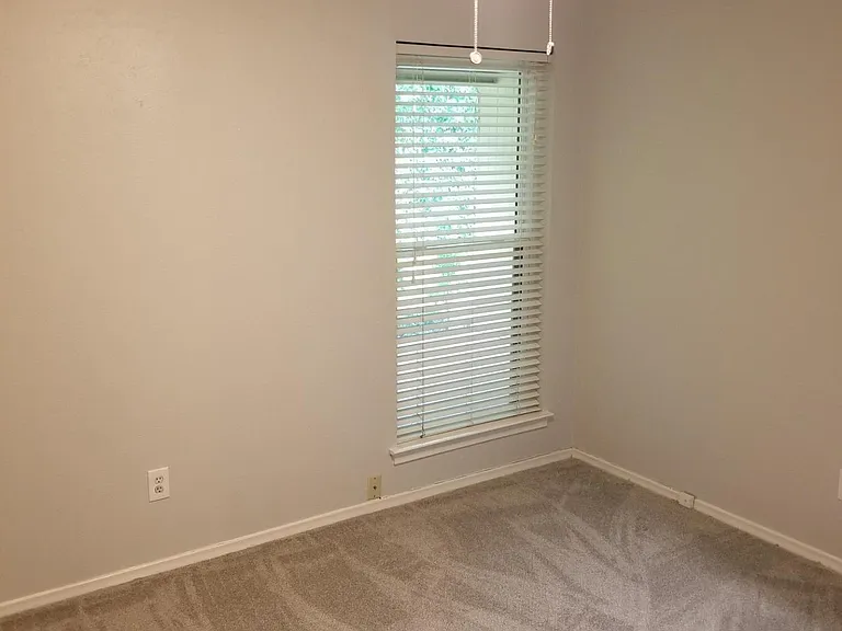 2430 Lakeview Cir — Photo 12