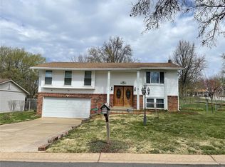 17 Brookshire Dr, Saint Peters, MO 63376
