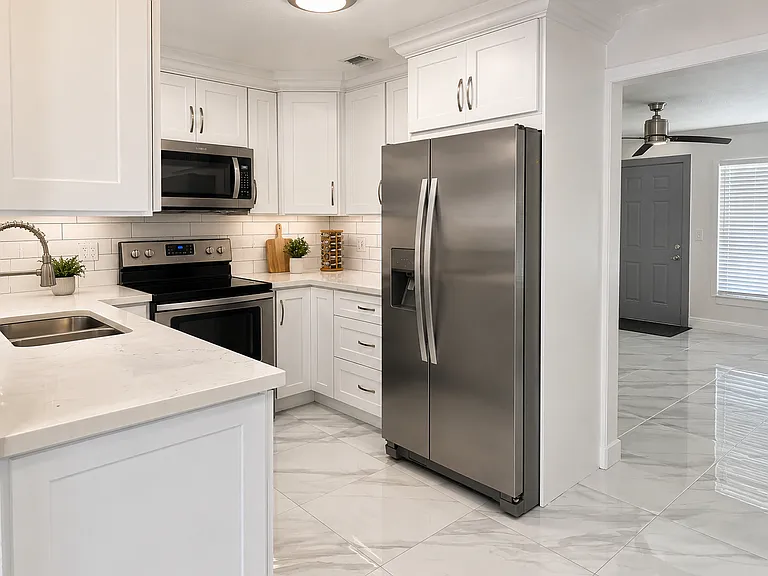 4249 SW 48th Ct — Photo 3
