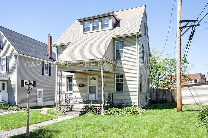 1st image of 1462 Holly Ave