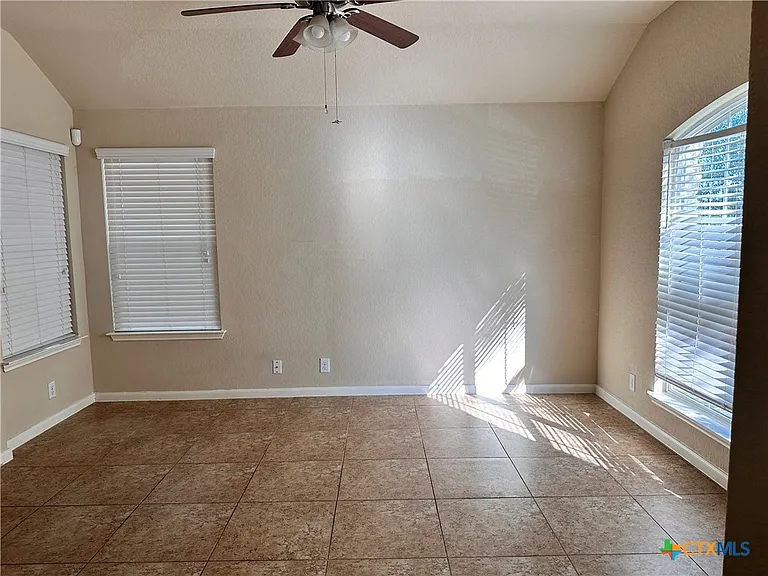 2020 Meadow View Dr — Photo 14