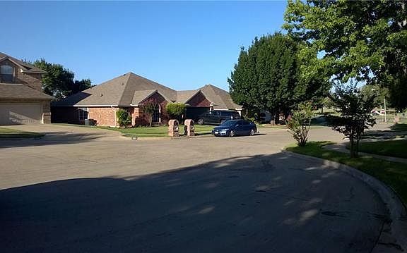 2nd image of 808 Oak Ct