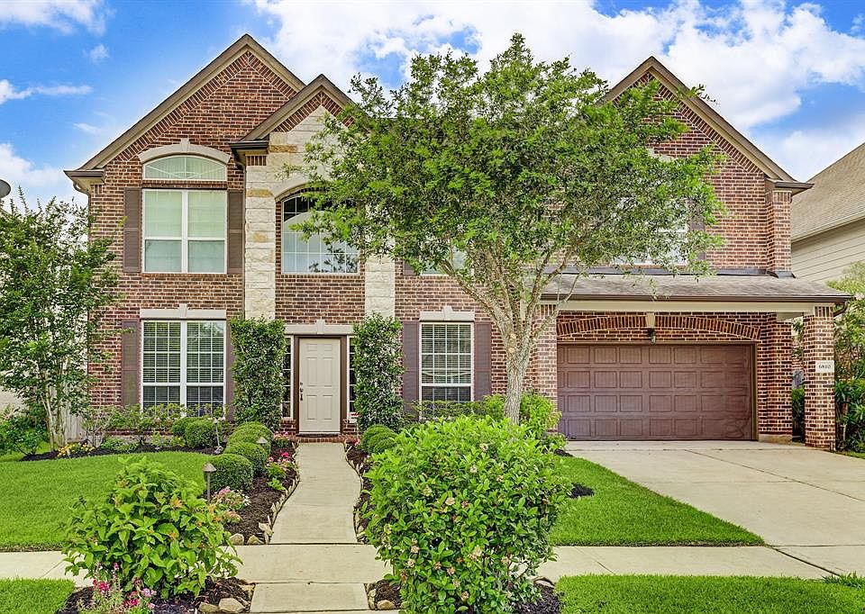 Welcome to 6810 Bear Path Lane presented by Sara Nguyen with Better Homes and Gardens Real Estate Gary Greene.