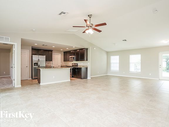 3rd image of 1137 SW 30th St