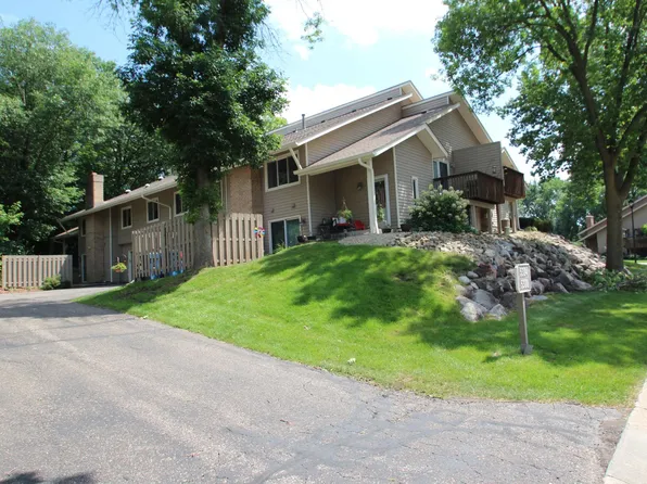 5304 Yorktown Ln N, Plymouth, MN 55442