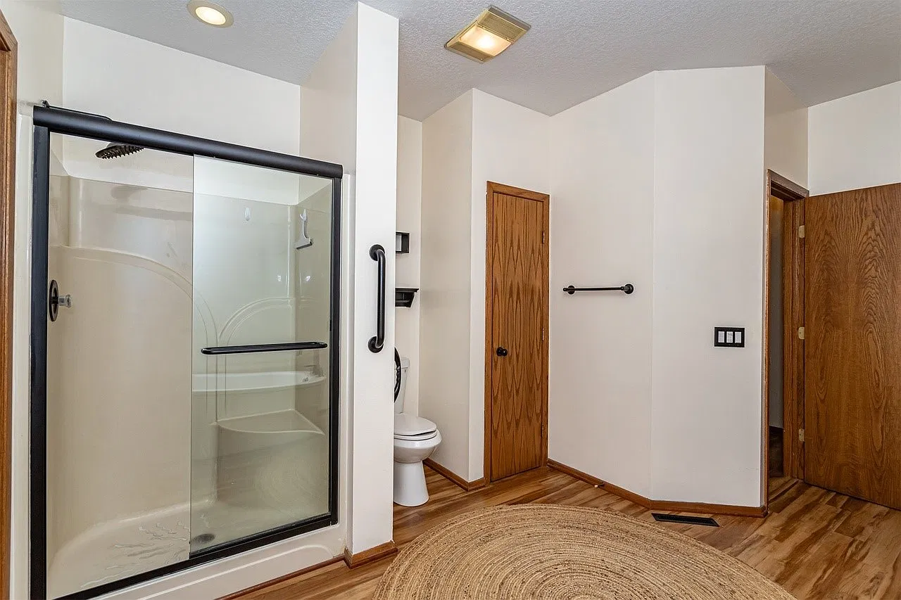1 bed, 1.0 bath, 2372 sqft, $1,500 — Photo 3