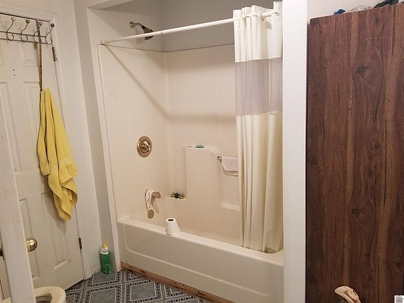 5th image of 306 Skip Jack Ln