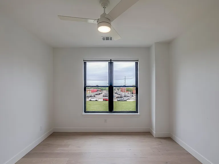 309 W Daggett Ave #205 — Photo 12