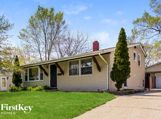 7022 Lowell Dr, Carpentersville, IL 60110