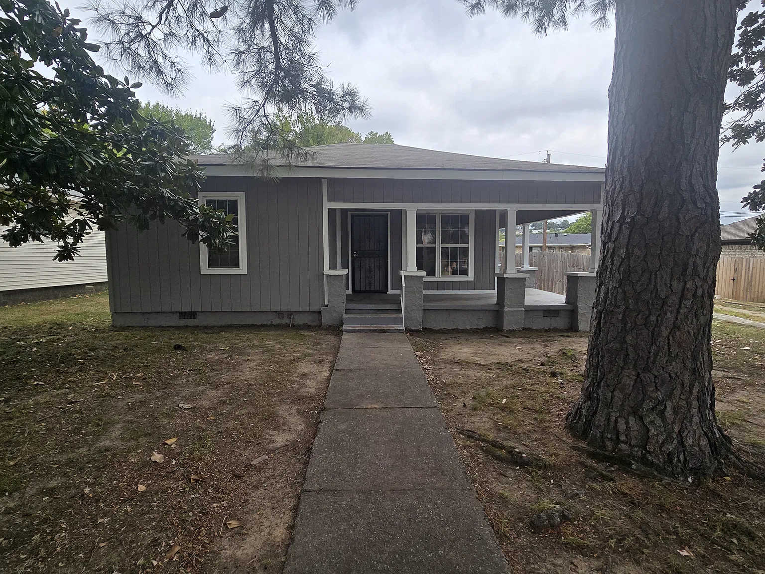 Lovely 3-Bed Single-Story Home w/ Fenced Backyard — Photo 2