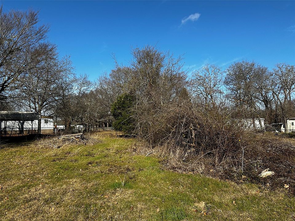 1st image of 119 Lakeside Dr