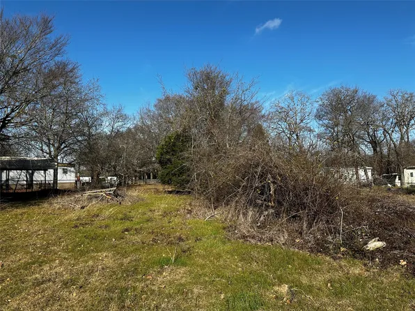119 Lakeside Dr, Mabank, TX 75156