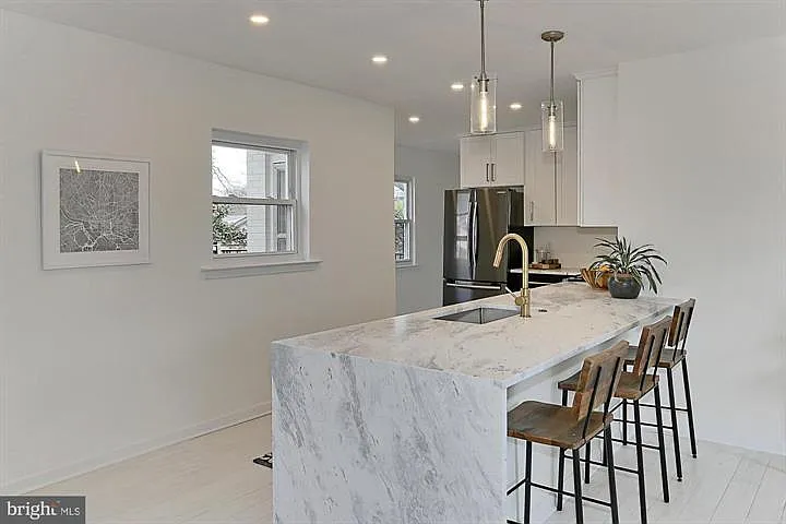 2501 Crest St — Photo 7