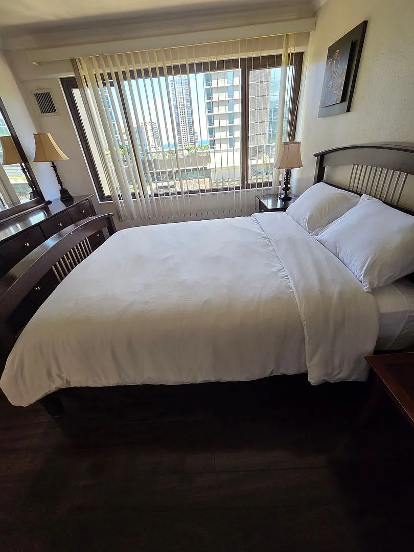 Furnished 1 bedroom in Waikiki — Photo 1