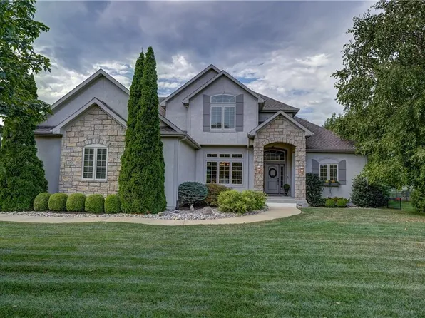 1805 SW Fountain Dr, Lees Summit, MO 64081