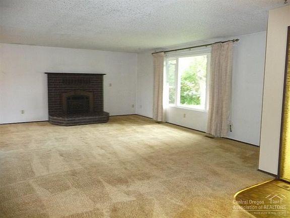 3rd image of 1021 SE 7th St